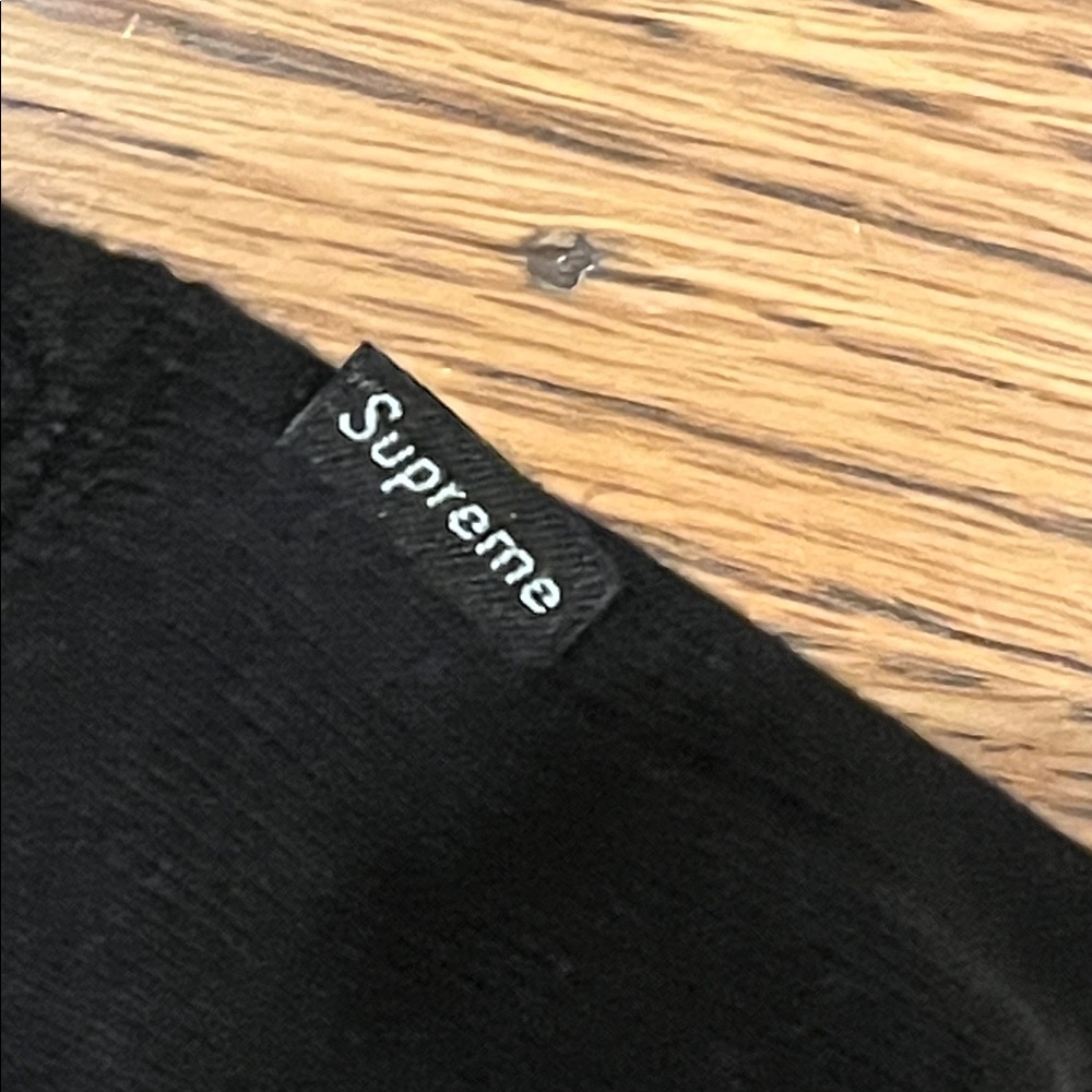 Supreme Sweatshirt - Picture 5 of 9